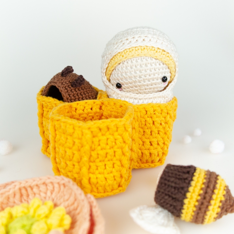 Hoooked Honey Bee Amigurumi Crochet Kit
