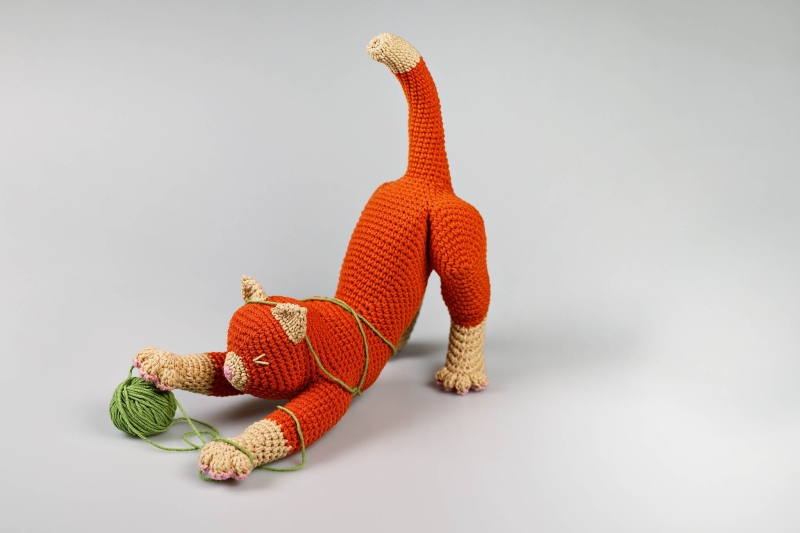 Stretching Cat amigurumi pattern