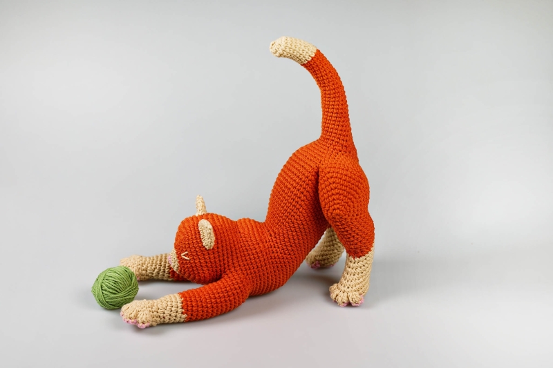 Stretching Cat amigurumi pattern