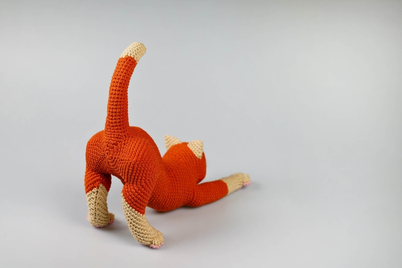 Stretching Cat amigurumi pattern