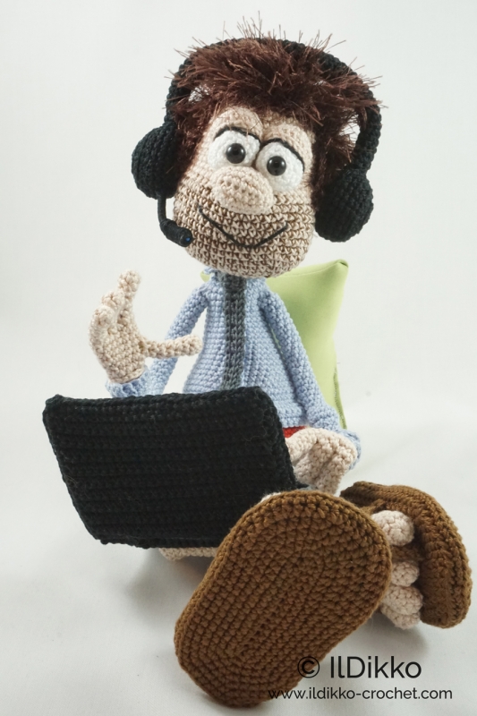 Home Office Hank amigurumi pattern - Amigurumi.com