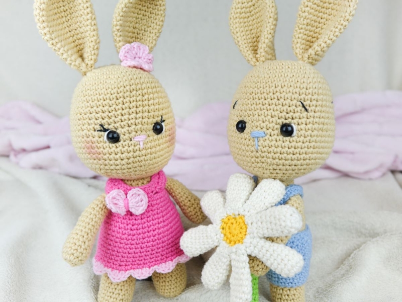 Mimmi and Tony the Bunnies in Love amigurumi pattern - Amigurumi.com