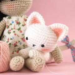 Sweet lying down kitty amigurumi pattern by LittleAquaGirl