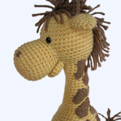 Girard the giraffe amigurumi by Footloosefriend