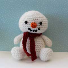 Jolly the Snowman amigurumi pattern by Little Muggles