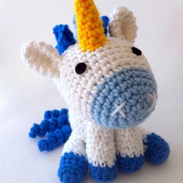 L'il Unicorn amigurumi pattern by Ami Amour