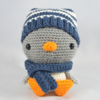 Freezy the Penguin amigurumi pattern by YOUnique crafts