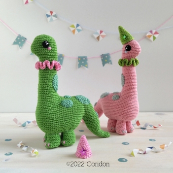 Jurassic Party - brontosaurus amigurumi pattern - Amigurumi.com