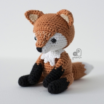 Lucy the Fox amigurumi pattern - Amigurumi.com