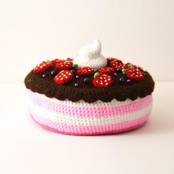 Strawberry Chocolate Cake amigurumi pattern - Amigurumi.com