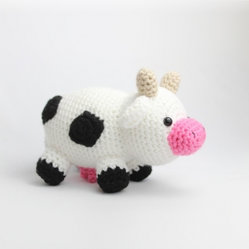 Little cow - Free amigurumi pattern